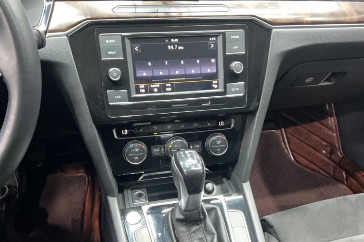 Used Volkswagen Magotan 2018 330TSI DSG Luxury Model Audio And AC Panel