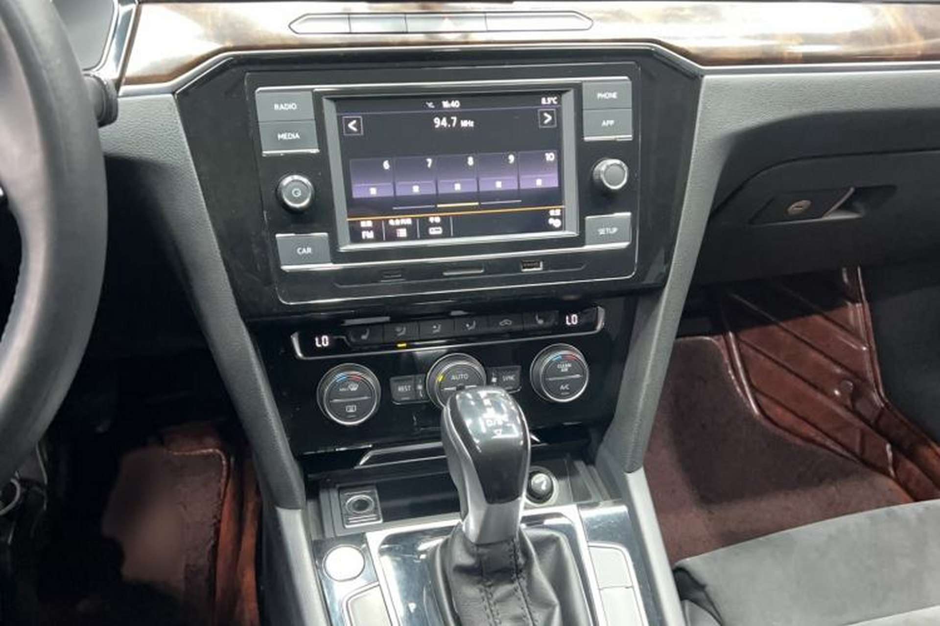Used Volkswagen Magotan 2018 330TSI DSG Luxury Model Audio And AC Panel