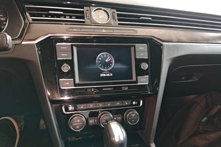Used Volkswagen Magotan 2018 Facelift 330TSI DSG Luxury Model Audio And AC Panel