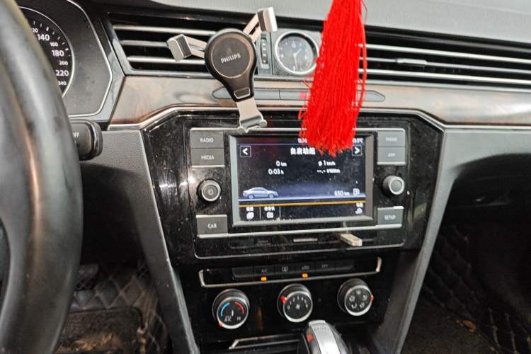 Used Volkswagen Magotan 2018 330TSI DSG Advanced Model Audio And AC Panel