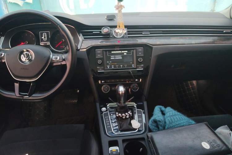 Used Volkswagen Magotan 2018 330TSI DSG Luxury Model Audio And AC Panel