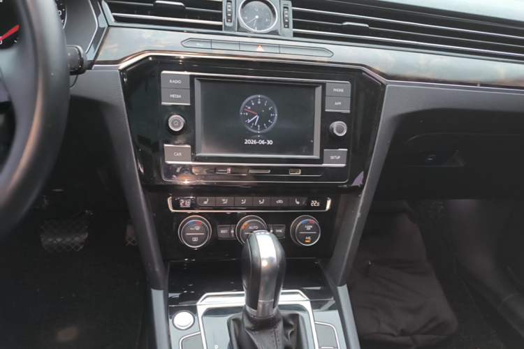Used Volkswagen Magotan 2018 330TSI DSG Luxury Model Audio And AC Panel