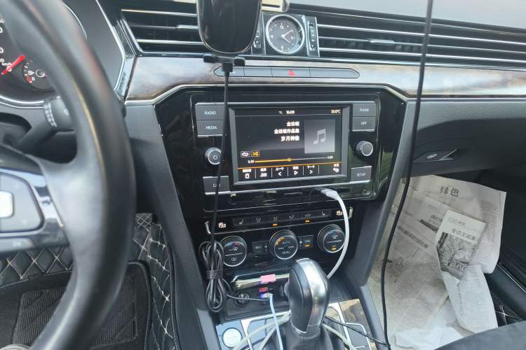 Used Volkswagen Magotan 2018 380TSI DSG Luxury Model Audio And AC Panel