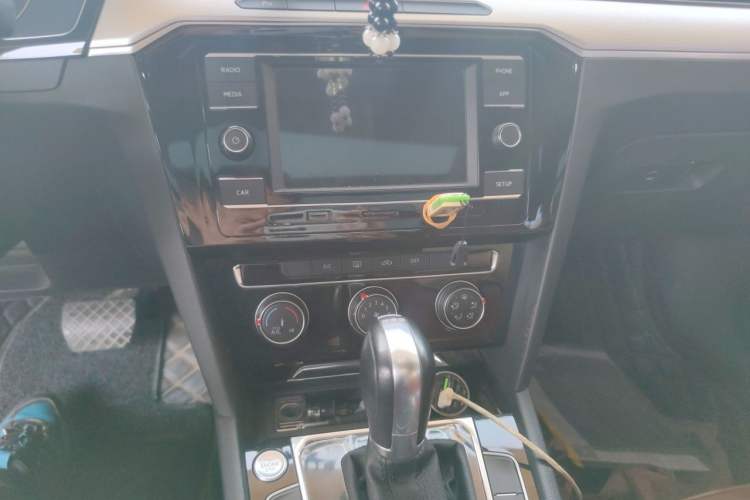 Used Volkswagen Magotan 2018 330TSI DSG Advanced Model Audio And AC Panel