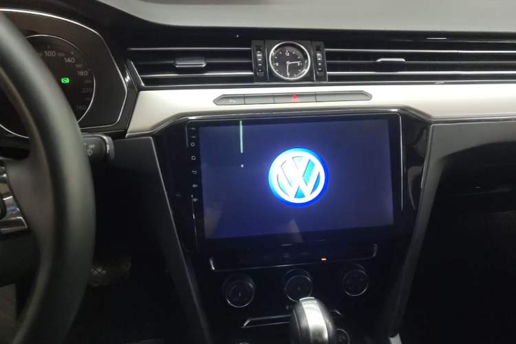 Used Volkswagen Magotan 2018 330TSI DSG Advanced Model Audio And AC Panel