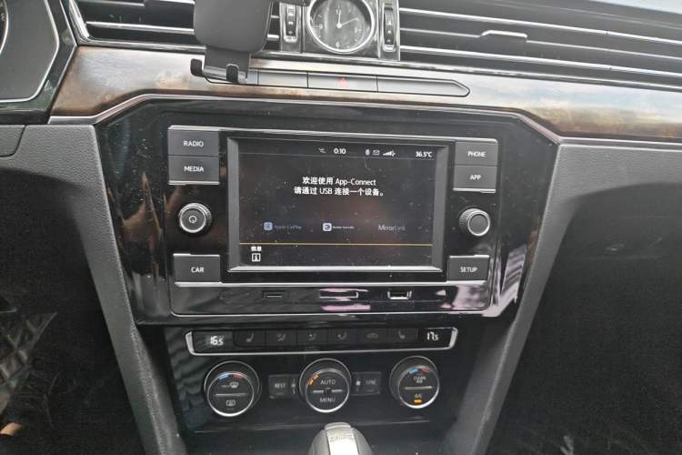 Used Volkswagen Magotan 2018 330TSI DSG Luxury Model Audio And AC Panel