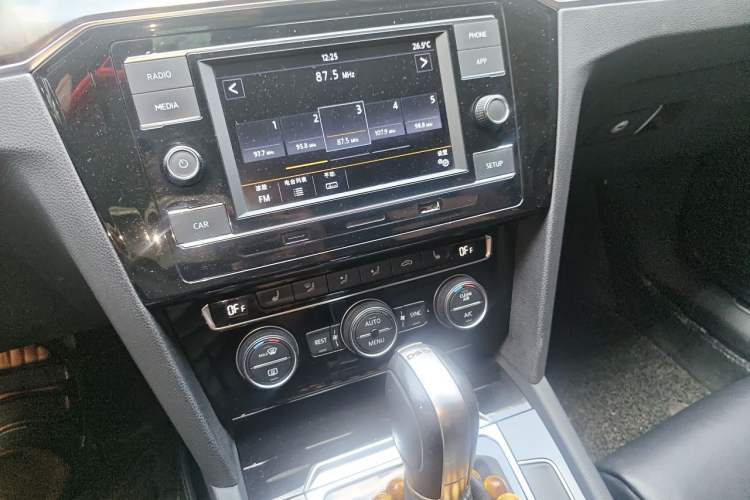 Used Volkswagen Magotan 2018 330TSI DSG Luxury Model Audio And AC Panel