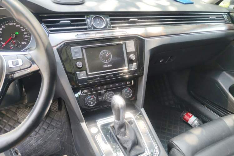 Used Volkswagen Magotan 2018 Facelift 330TSI DSG Luxury Model Audio And AC Panel