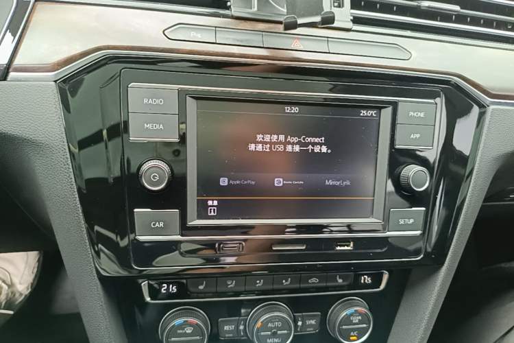 Used Volkswagen Magotan 2018 330TSI DSG Luxury Model Audio And AC Panel