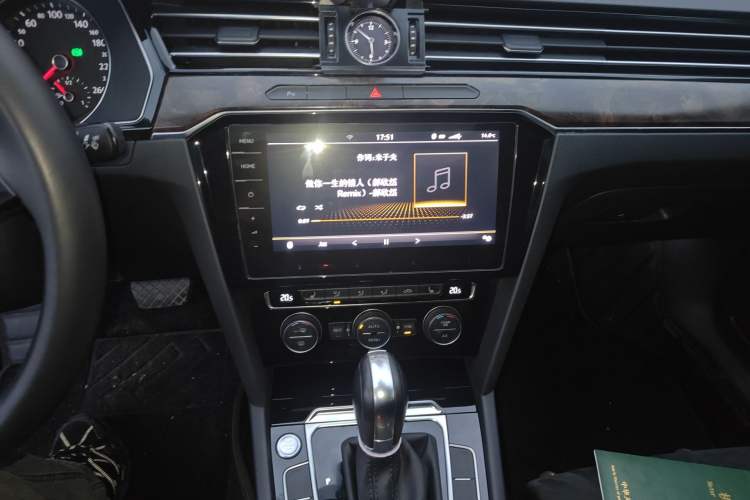Used Volkswagen Magotan 2018 330TSI DSG Luxury Model Audio And AC Panel