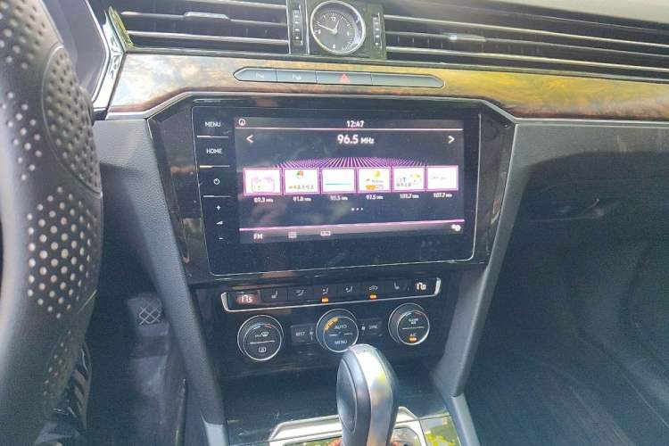 Used Volkswagen Magotan 2018 380TSI DSG Prestige Model Audio And AC Panel