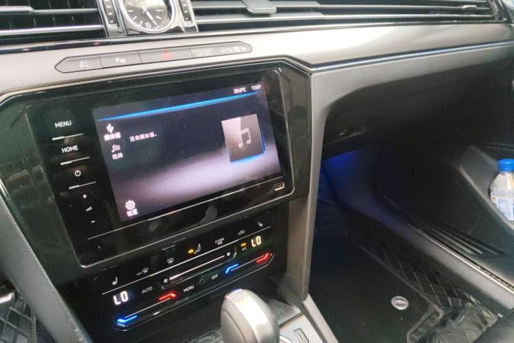 Used Volkswagen Magotan 2018 330TSI DSG Advanced Model Audio And AC Panel