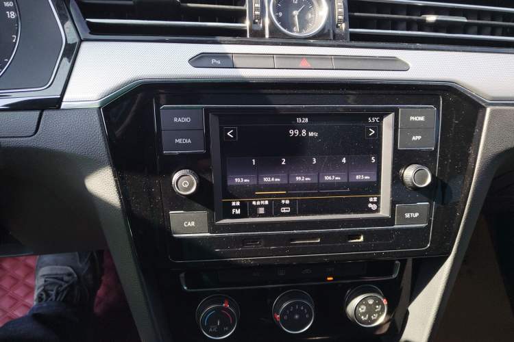 Used Volkswagen Magotan 2018 280TSI DSG Leading Model Audio And AC Panel