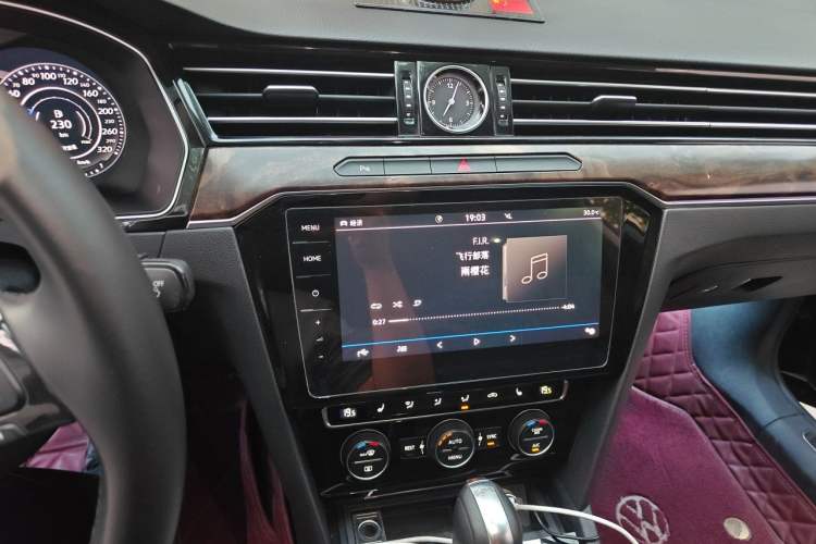 Used Volkswagen Magotan 2018 Facelift 330TSI DSG Luxury Model Audio And AC Panel