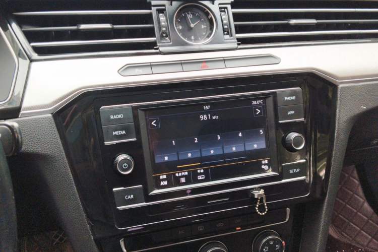 Used Volkswagen Magotan 2018 330TSI DSG Advanced Model Audio And AC Panel