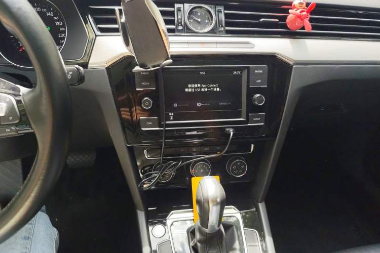 Used Volkswagen Magotan 2018 330TSI DSG Luxury Model Audio And AC Panel