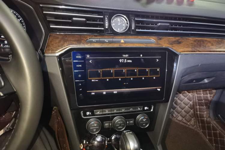 Used Volkswagen Magotan 2018 330TSI DSG Luxury Model Audio And AC Panel