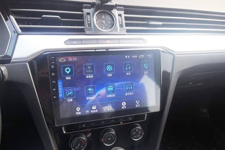 Used Volkswagen Magotan 2018 330TSI DSG Advanced Model Audio And AC Panel