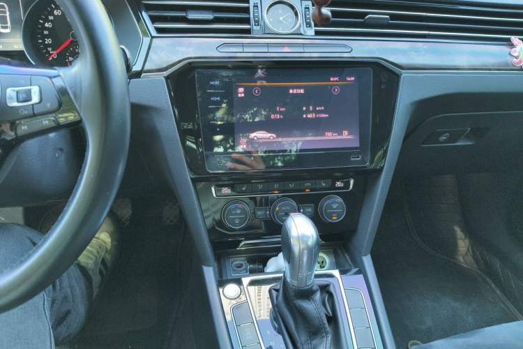 Used Volkswagen Magotan 2018 330TSI DSG Luxury Model Audio And AC Panel