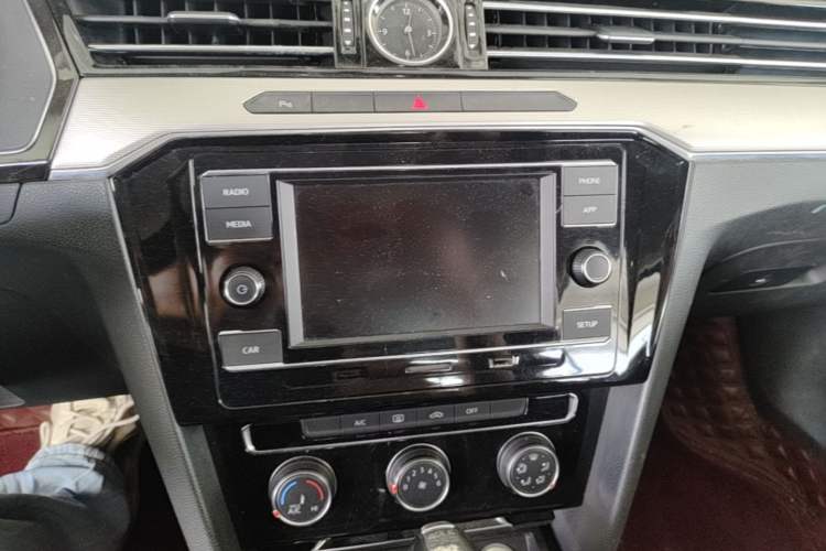 Used Volkswagen Magotan 2018 330TSI DSG Advanced Model Audio And AC Panel