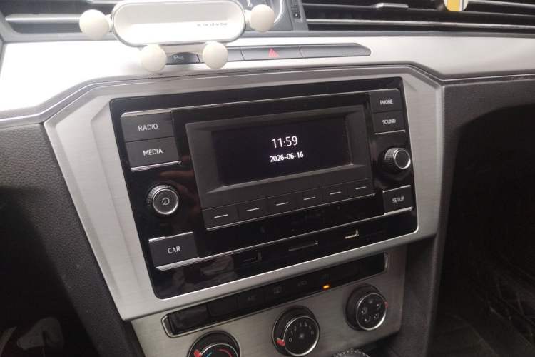 Used Volkswagen Magotan 2018 280TSI DSG Comfort Model Audio And AC Panel