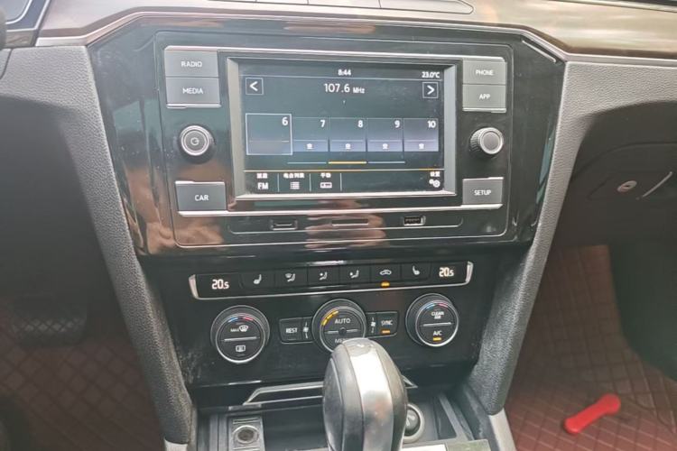 Used Volkswagen Magotan 2018 Facelift 330TSI DSG Luxury Model Audio And AC Panel