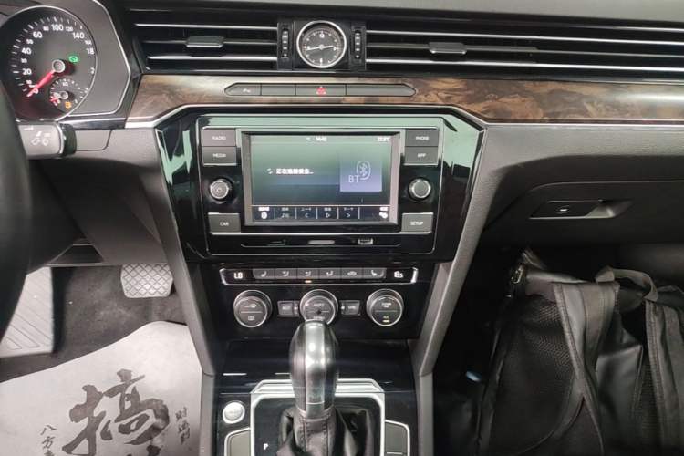 Used Volkswagen Magotan 2018 Facelift 330TSI DSG Luxury Model Audio And AC Panel