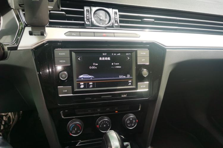 Used Volkswagen Magotan 2018 330TSI DSG Advanced Model Audio And AC Panel