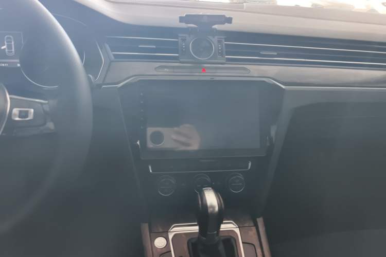 Used Volkswagen Magotan 2018 380TSI DSG Luxury Model Audio And AC Panel