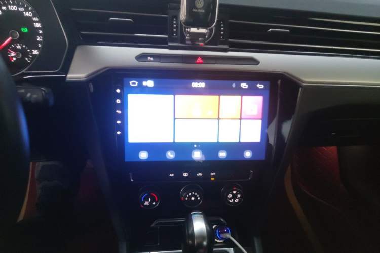 Used Volkswagen Magotan 2018 280TSI DSG Leading Model Audio And AC Panel