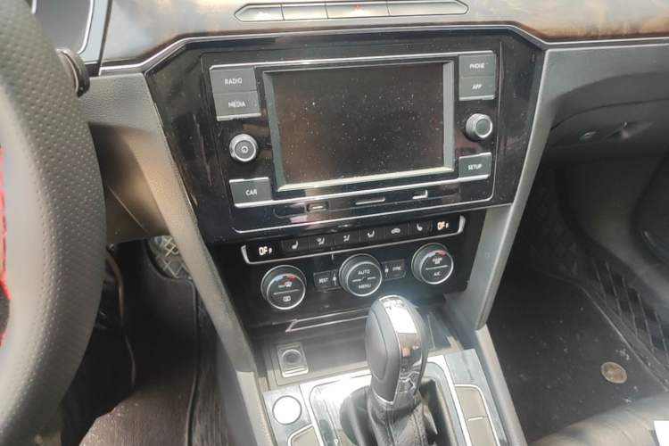 Used Volkswagen Magotan 2018 Facelift 330TSI DSG Luxury Model Audio And AC Panel