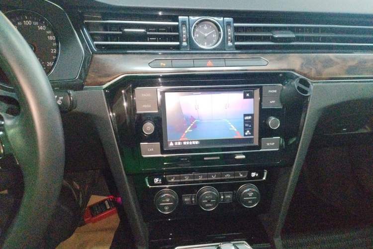 Used Volkswagen Magotan 2018 330TSI DSG Luxury Model Audio And AC Panel