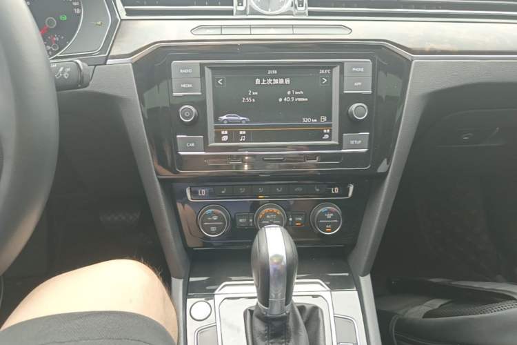 Used Volkswagen Magotan 2018 Facelift 330TSI DSG Luxury Model Audio And AC Panel