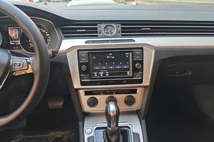 Used Volkswagen Magotan 2018 280TSI DSG Comfort Model Audio And AC Panel
