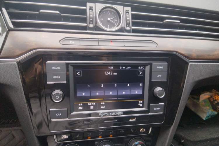 Used Volkswagen Magotan 2018 330TSI DSG Luxury Model Audio And AC Panel