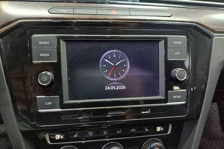 Used Volkswagen Magotan 2018 Facelift 380TSI DSG Luxury Version Audio And AC Panel