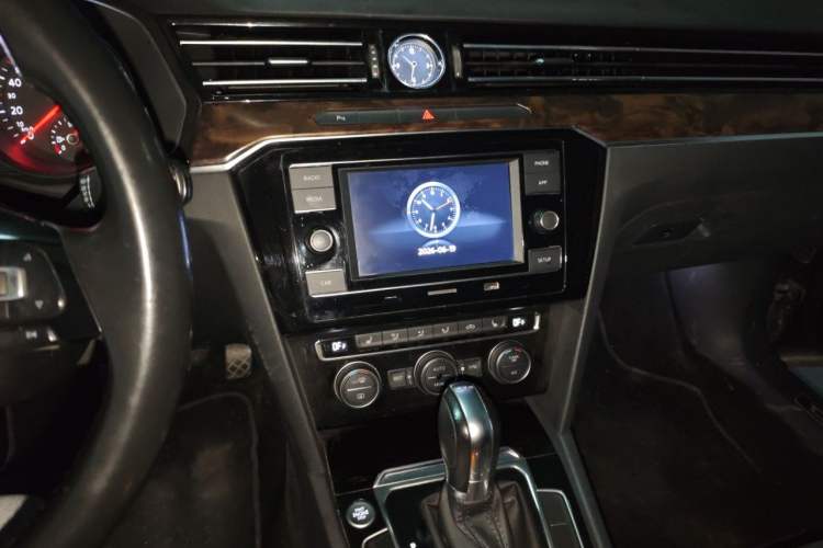 Used Volkswagen Magotan 2018 330TSI DSG Luxury Model Audio And AC Panel