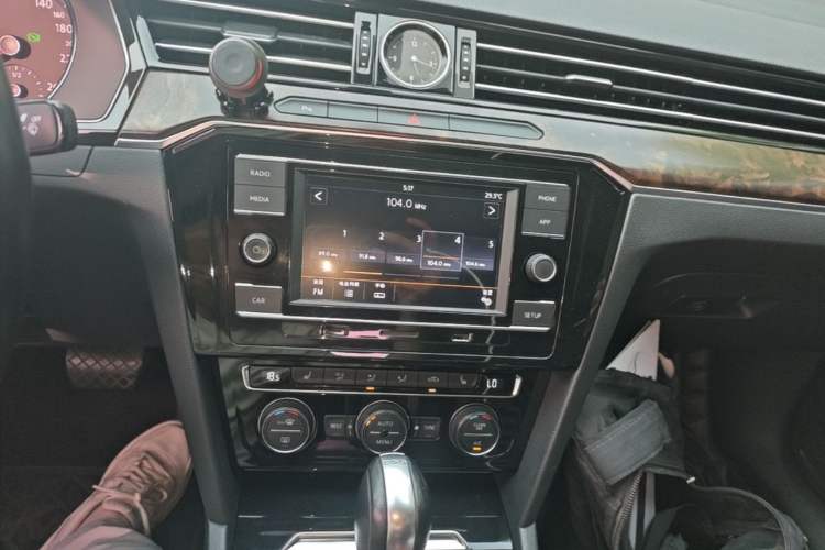 Used Volkswagen Magotan 2018 Facelift 330TSI DSG Luxury Model Audio And AC Panel
