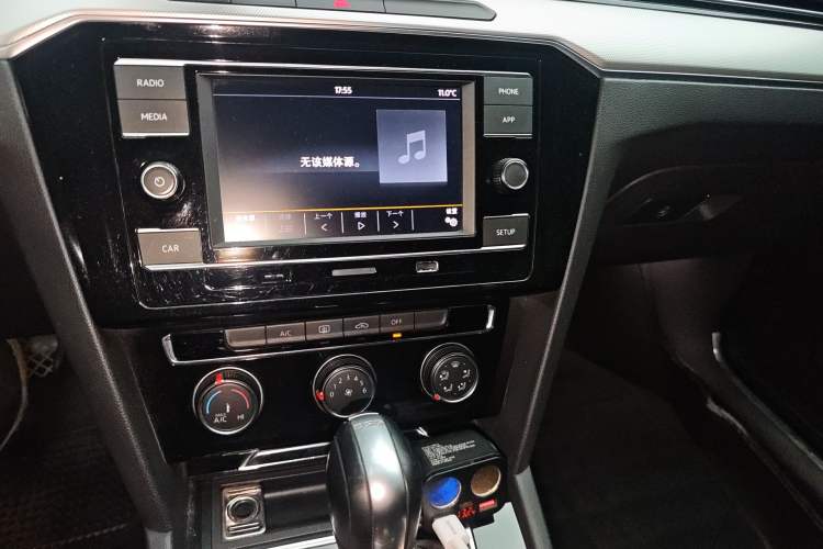Used Volkswagen Magotan 2018 330TSI DSG Advanced Model Audio And AC Panel