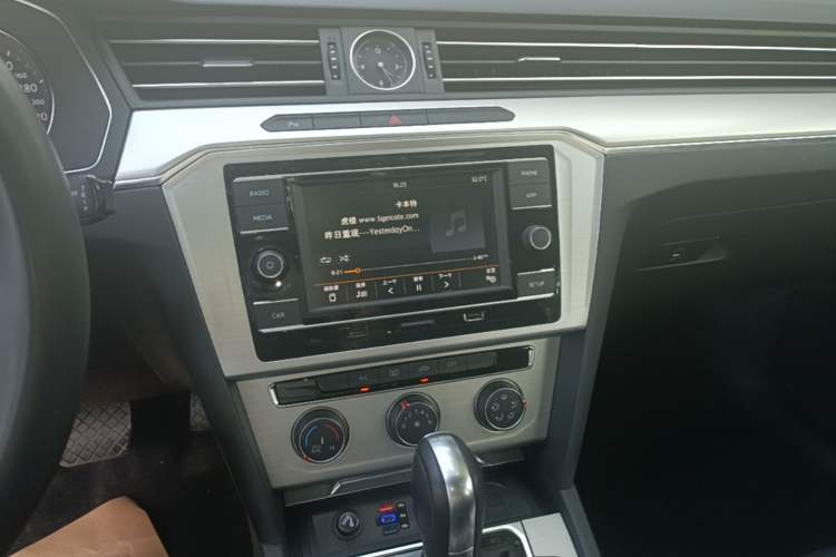 Used Volkswagen Magotan 2018 280TSI DSG Comfort Model Audio And AC Panel