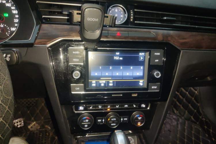 Used Volkswagen Magotan 2018 Facelift 330TSI DSG Luxury Model Audio And AC Panel