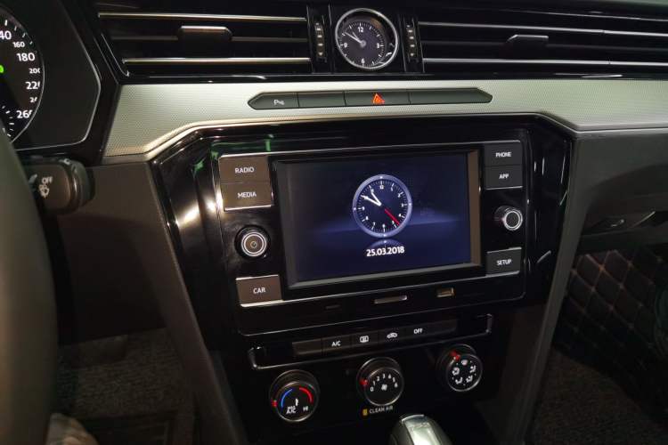 Used Volkswagen Magotan 2018 330TSI DSG Advanced Model Audio And AC Panel