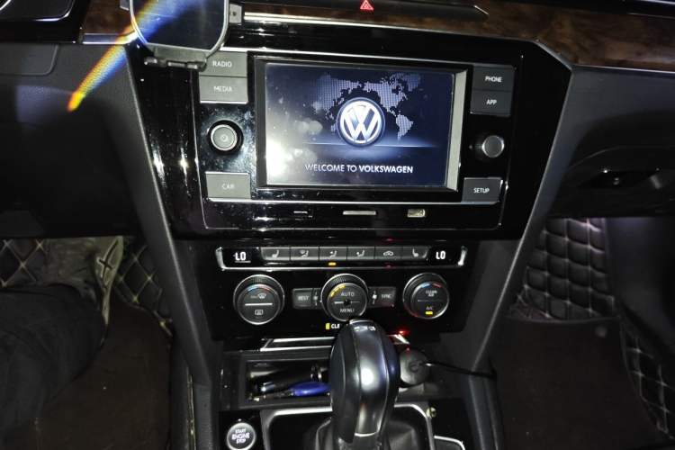 Used Volkswagen Magotan 2018 330TSI DSG Luxury Model Audio And AC Panel