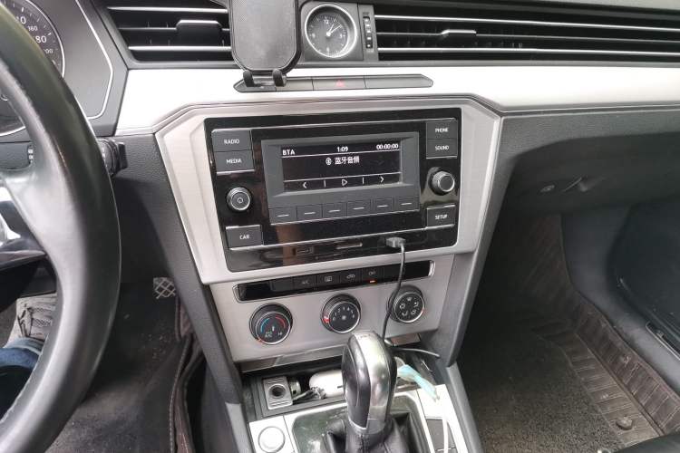 Used Volkswagen Magotan 2018 280TSI DSG Comfort Model Audio And AC Panel
