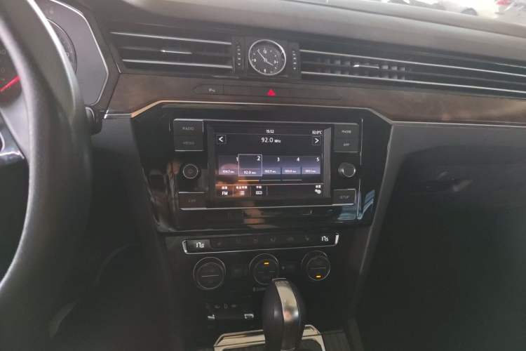 Used Volkswagen Magotan 2018 330TSI DSG Luxury Model Audio And AC Panel