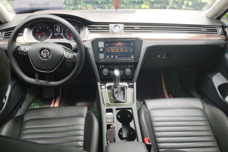 Used Volkswagen Magotan 2018 380TSI DSG Luxury Model Center Console