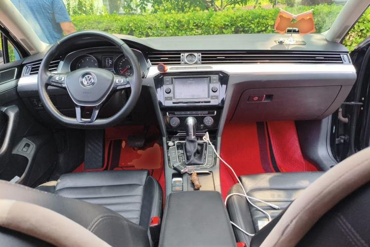 Used Volkswagen Magotan 2018 330TSI DSG Advanced Model Center Console