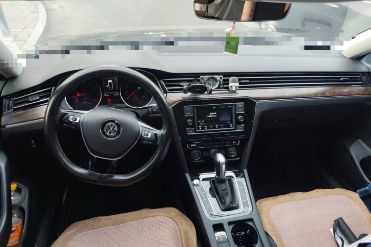 Used Volkswagen Magotan 2018 Facelift 330TSI DSG Luxury Model Center Console