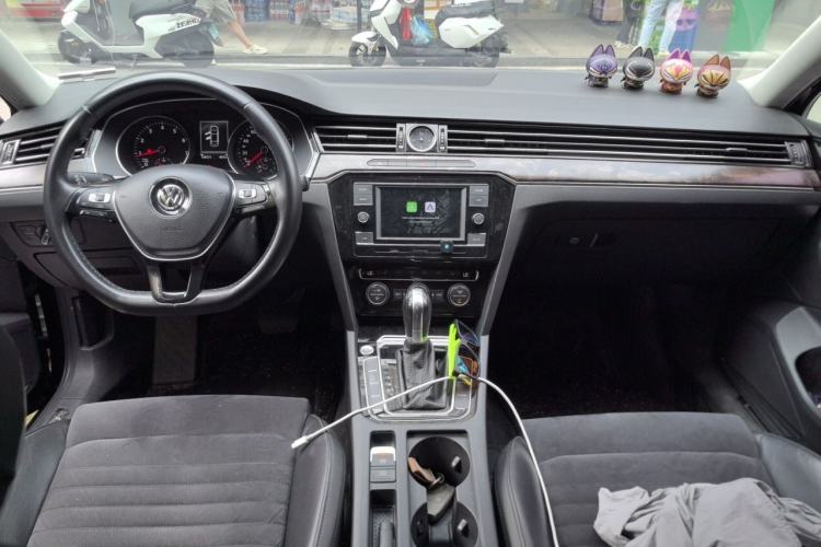 Used Volkswagen Magotan 2018 330TSI DSG Luxury Model Center Console