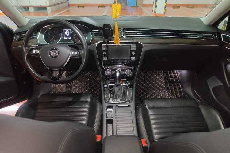 Used Volkswagen Magotan 2018 Facelift 330TSI DSG Luxury Model Center Console